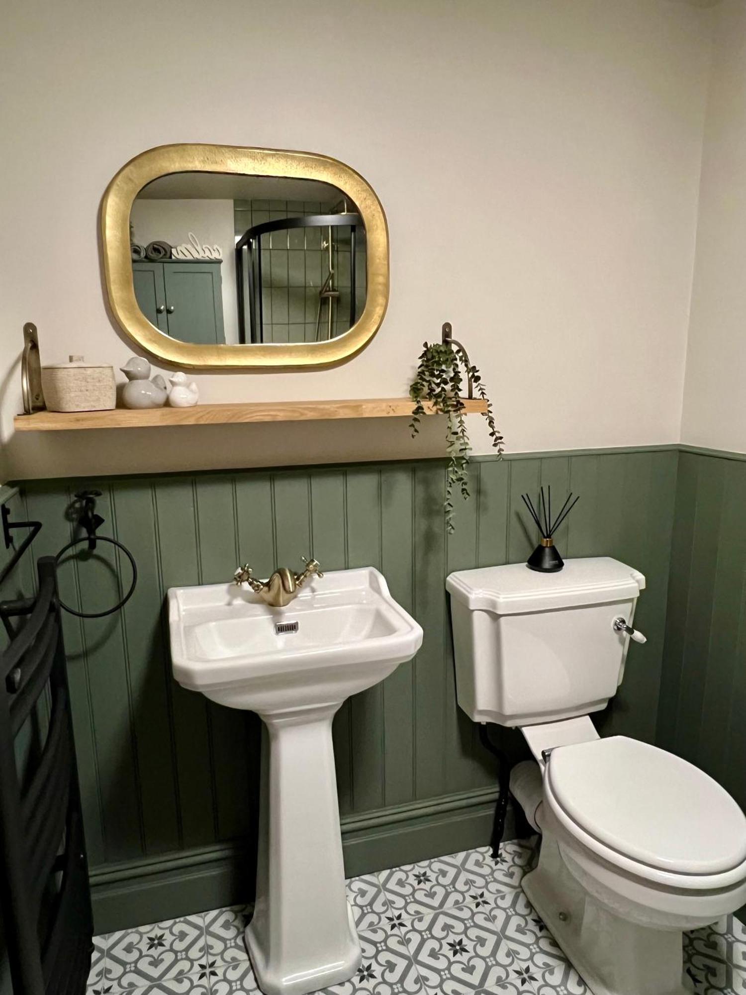 The Prestbury Annexe Apartment Cheltenham Bagian luar foto