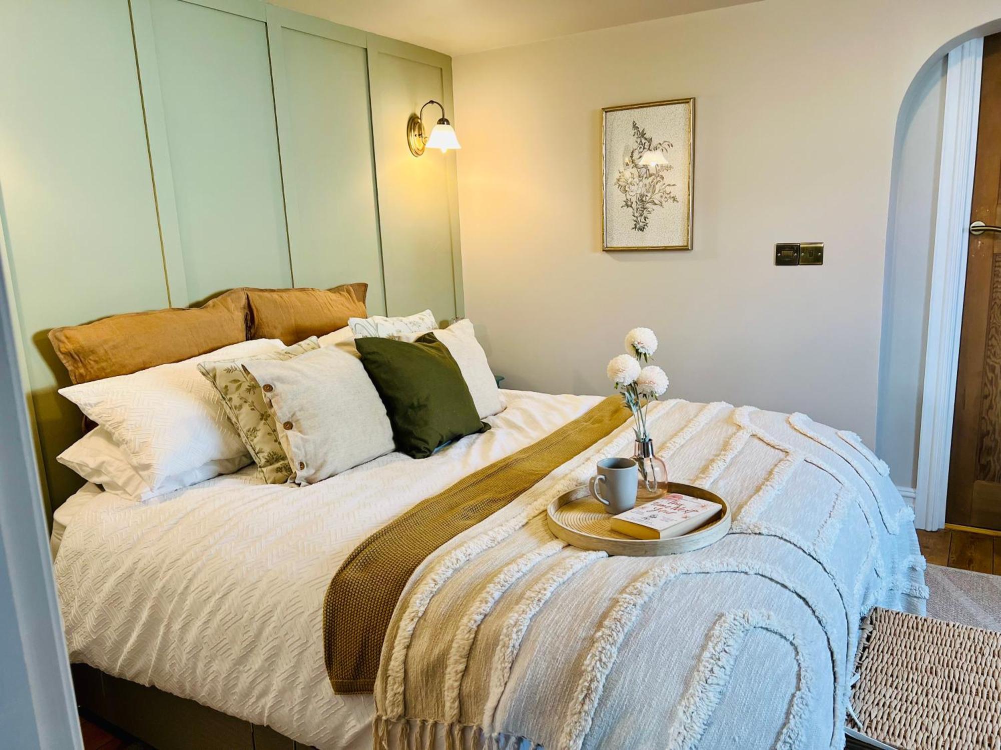 The Prestbury Annexe Apartment Cheltenham Bagian luar foto