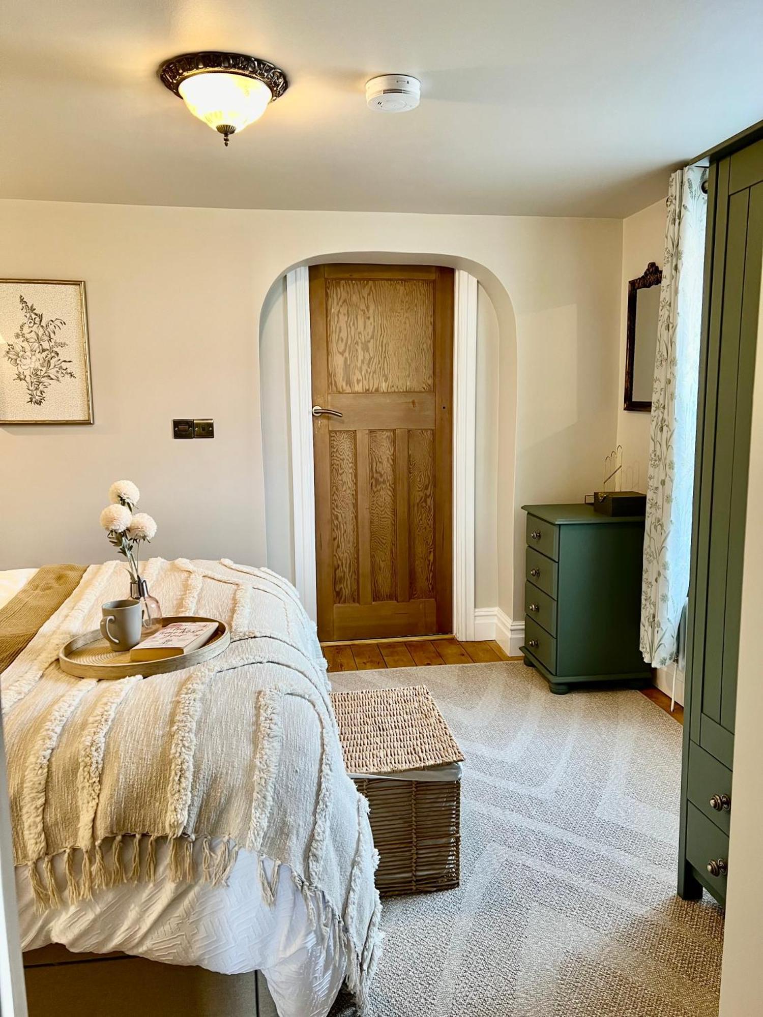 The Prestbury Annexe Apartment Cheltenham Bagian luar foto
