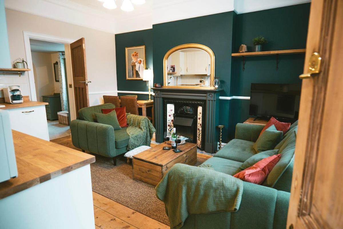 The Prestbury Annexe Apartment Cheltenham Bagian luar foto