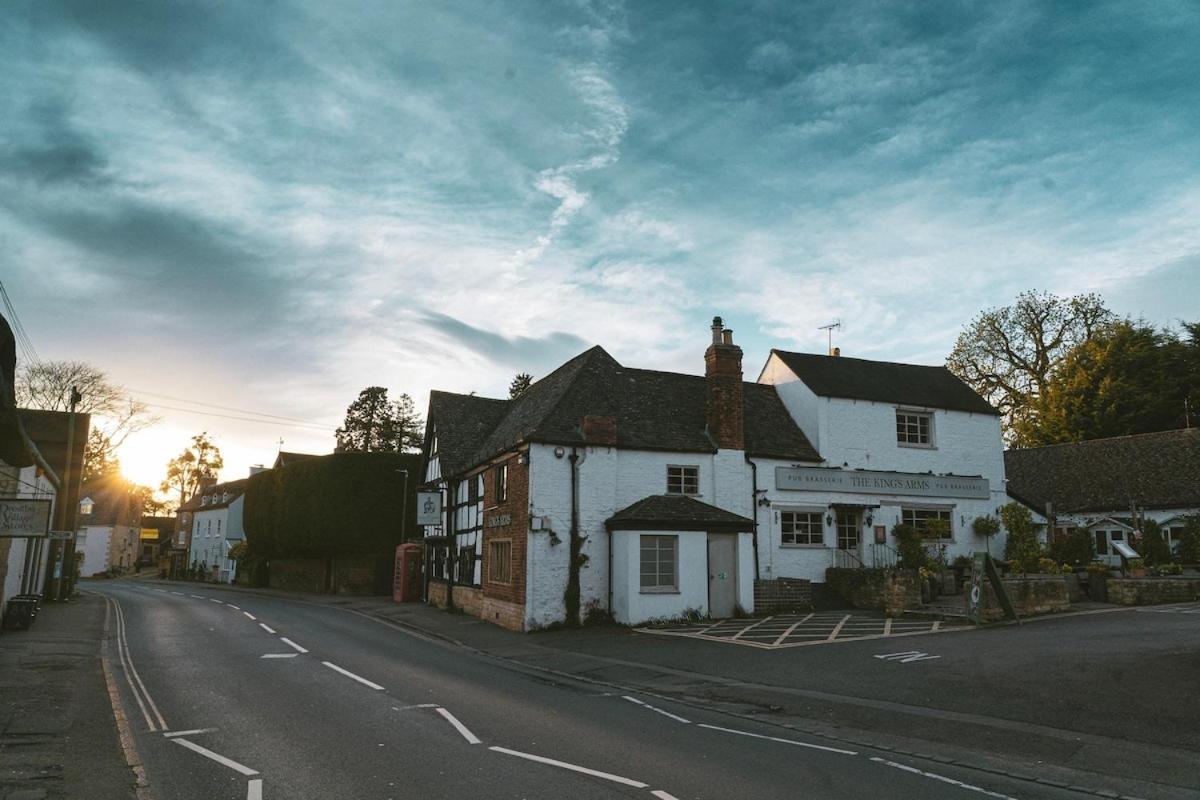 The Prestbury Annexe Apartment Cheltenham Bagian luar foto