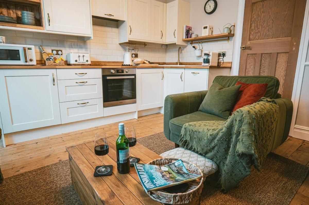 The Prestbury Annexe Apartment Cheltenham Bagian luar foto