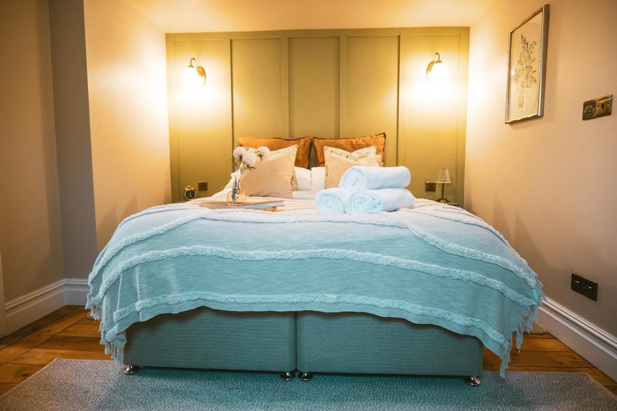 The Prestbury Annexe Apartment Cheltenham Bagian luar foto