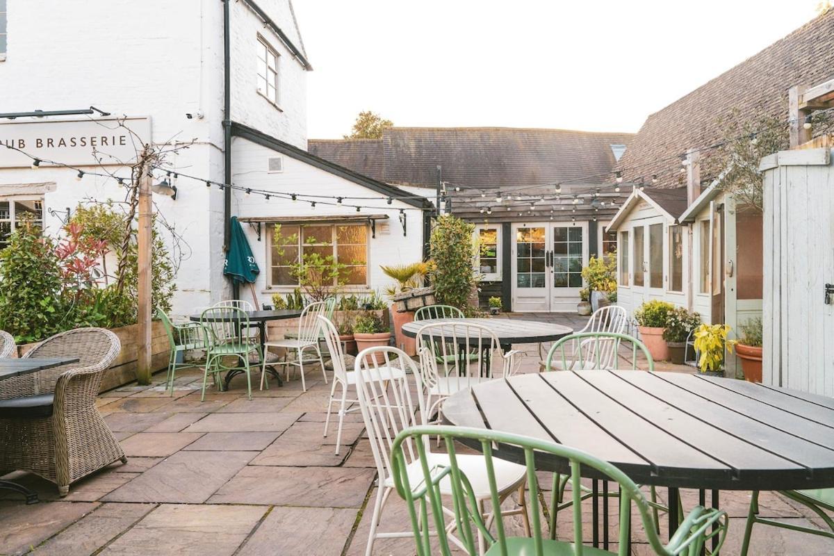 The Prestbury Annexe Apartment Cheltenham Bagian luar foto