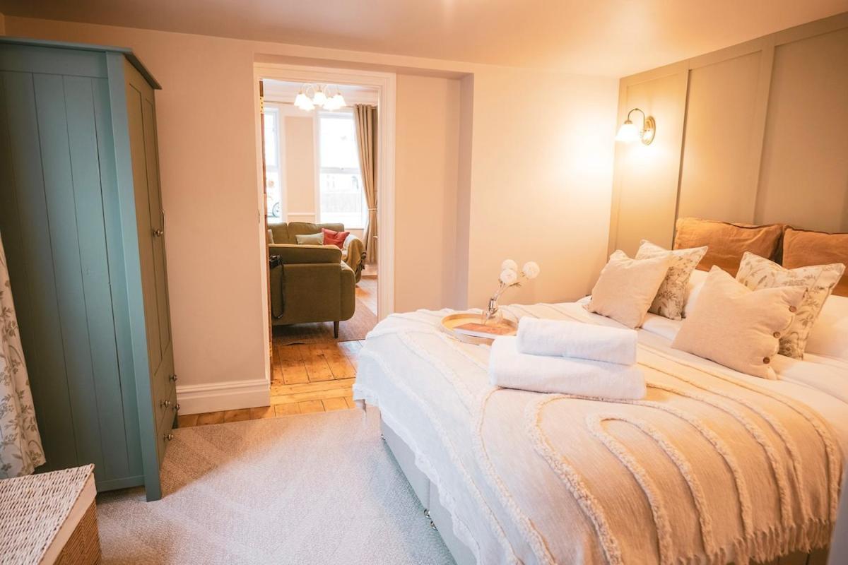 The Prestbury Annexe Apartment Cheltenham Bagian luar foto