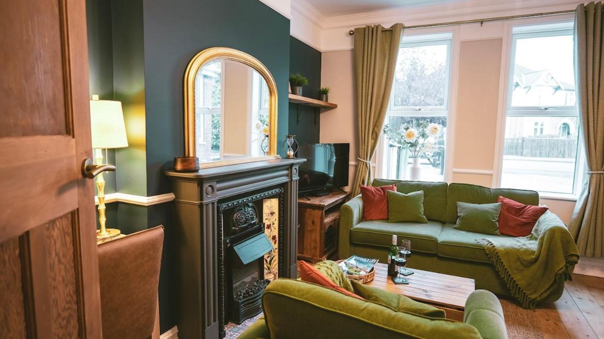 The Prestbury Annexe Apartment Cheltenham Bagian luar foto