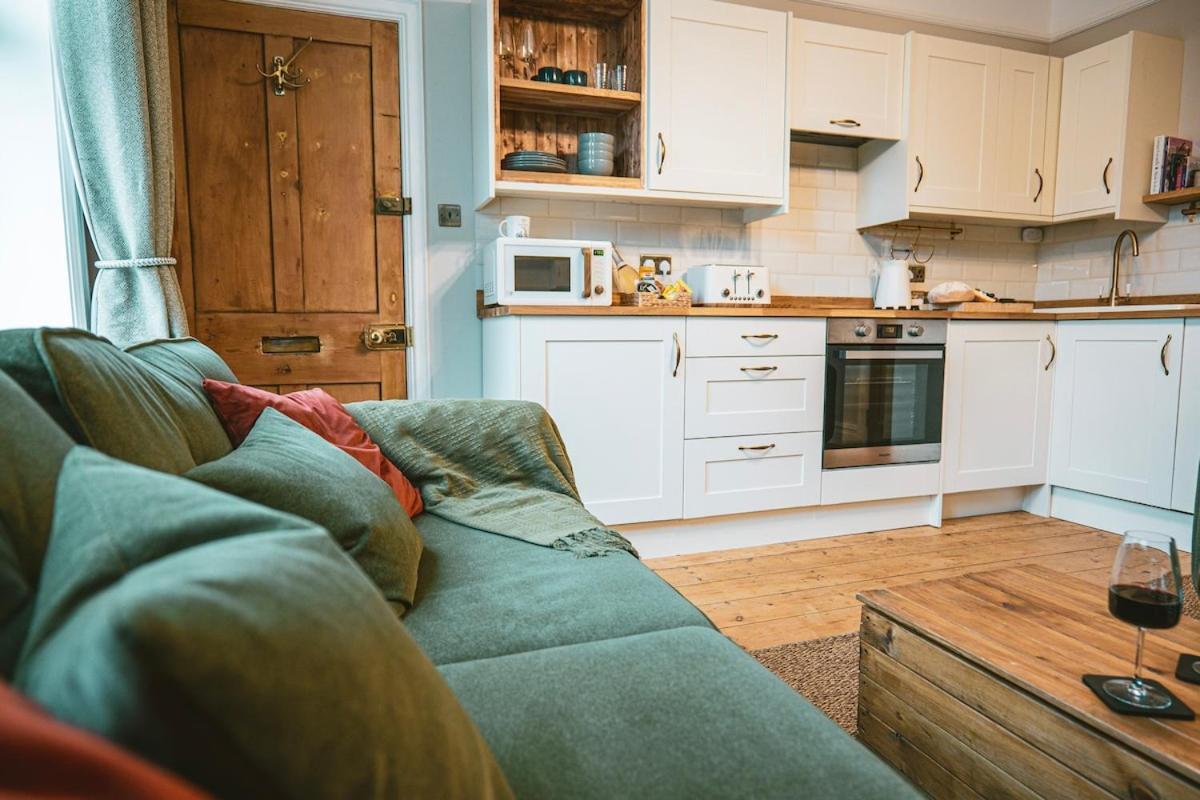 The Prestbury Annexe Apartment Cheltenham Bagian luar foto