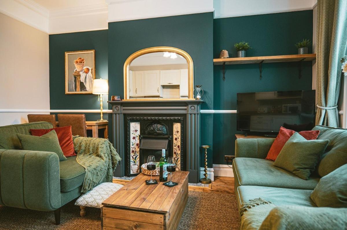 The Prestbury Annexe Apartment Cheltenham Bagian luar foto
