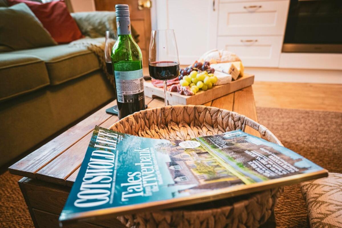 The Prestbury Annexe Apartment Cheltenham Bagian luar foto