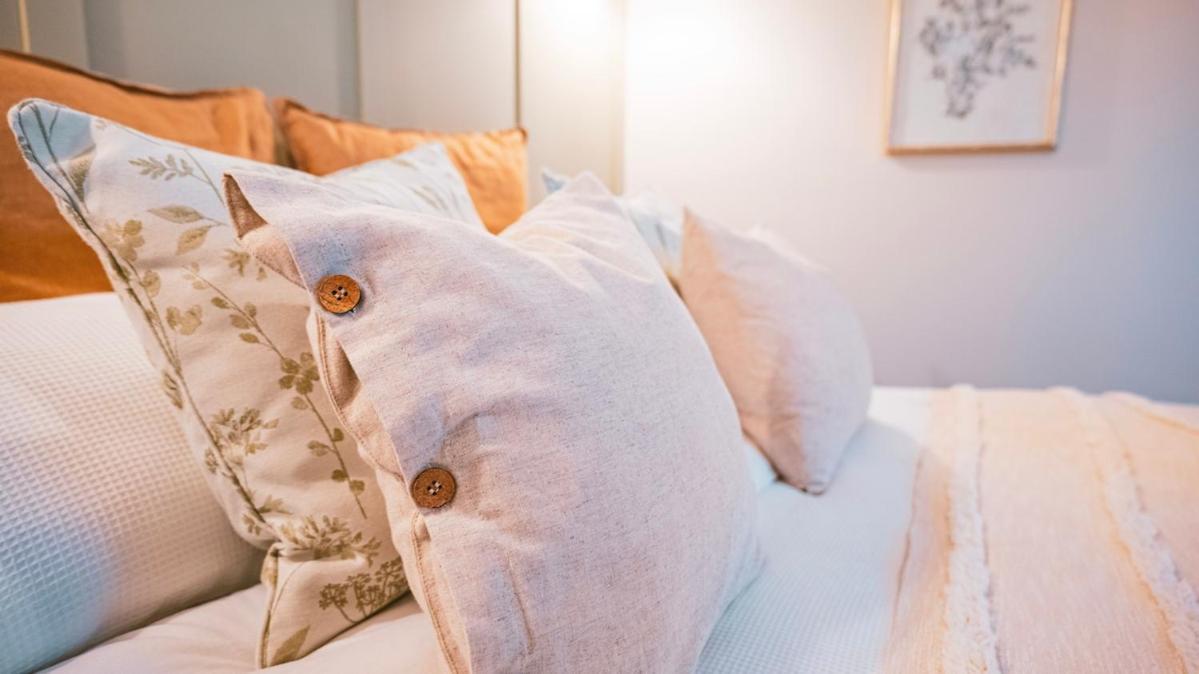The Prestbury Annexe Apartment Cheltenham Bagian luar foto
