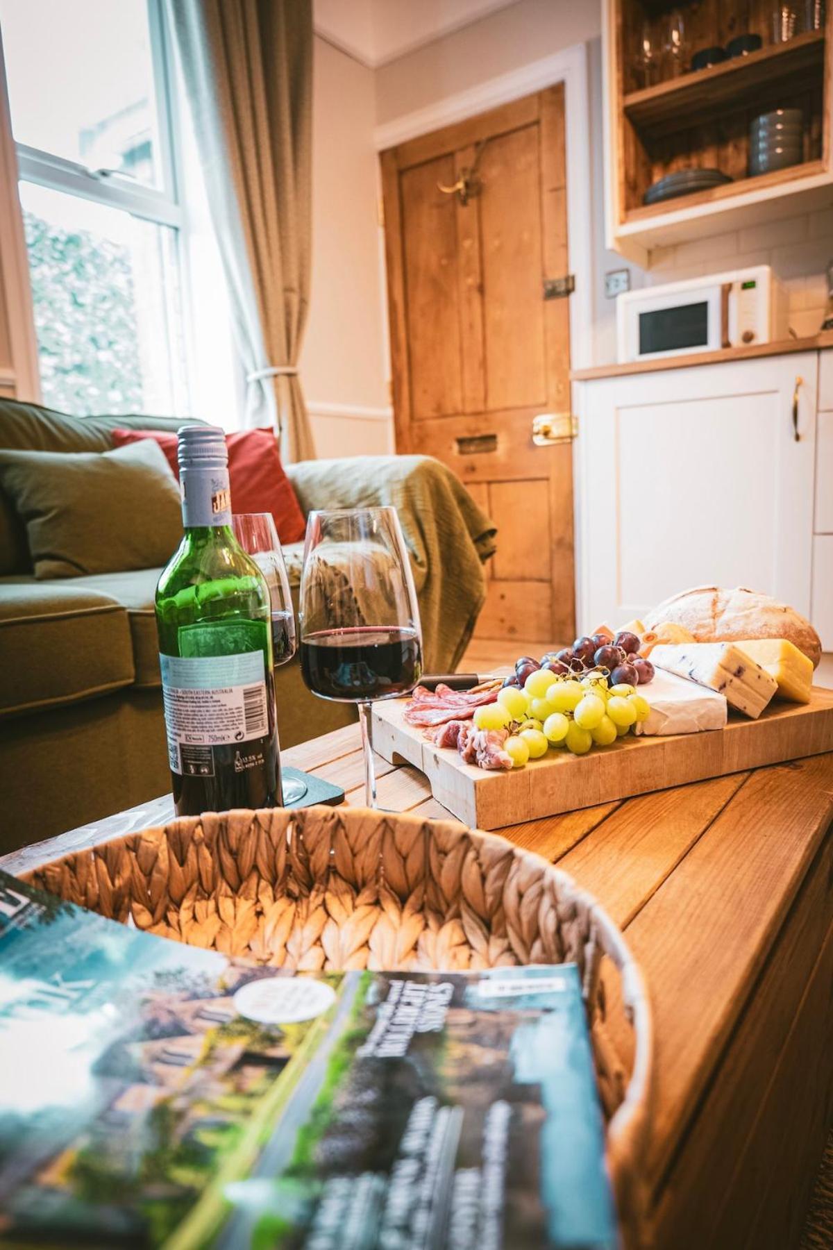 The Prestbury Annexe Apartment Cheltenham Bagian luar foto